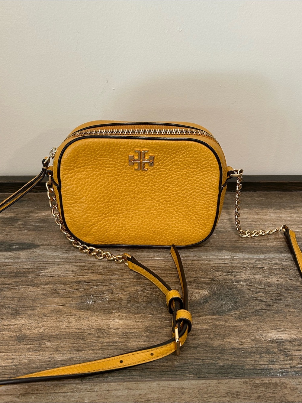 Tory Burch Mini Yellow Crossbody Bag Purse made in India. Gold tone hardware - Picture 3 of 11